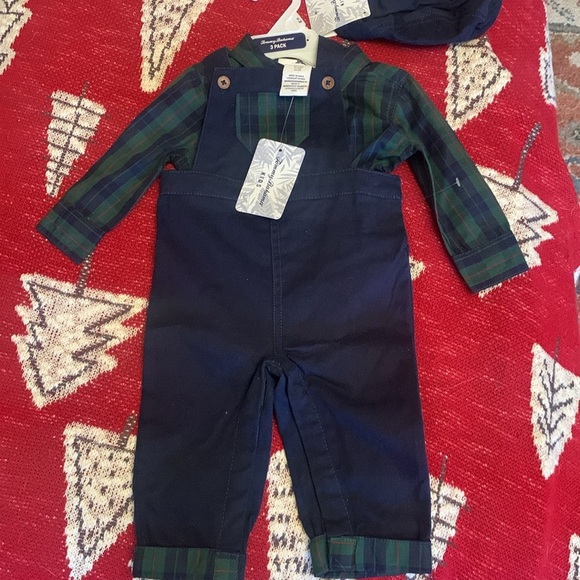 Tommy Bahama Boys Christmas Flannel Overalls Set & Newsboy Cap Hat NEW - Picture 4 of 5